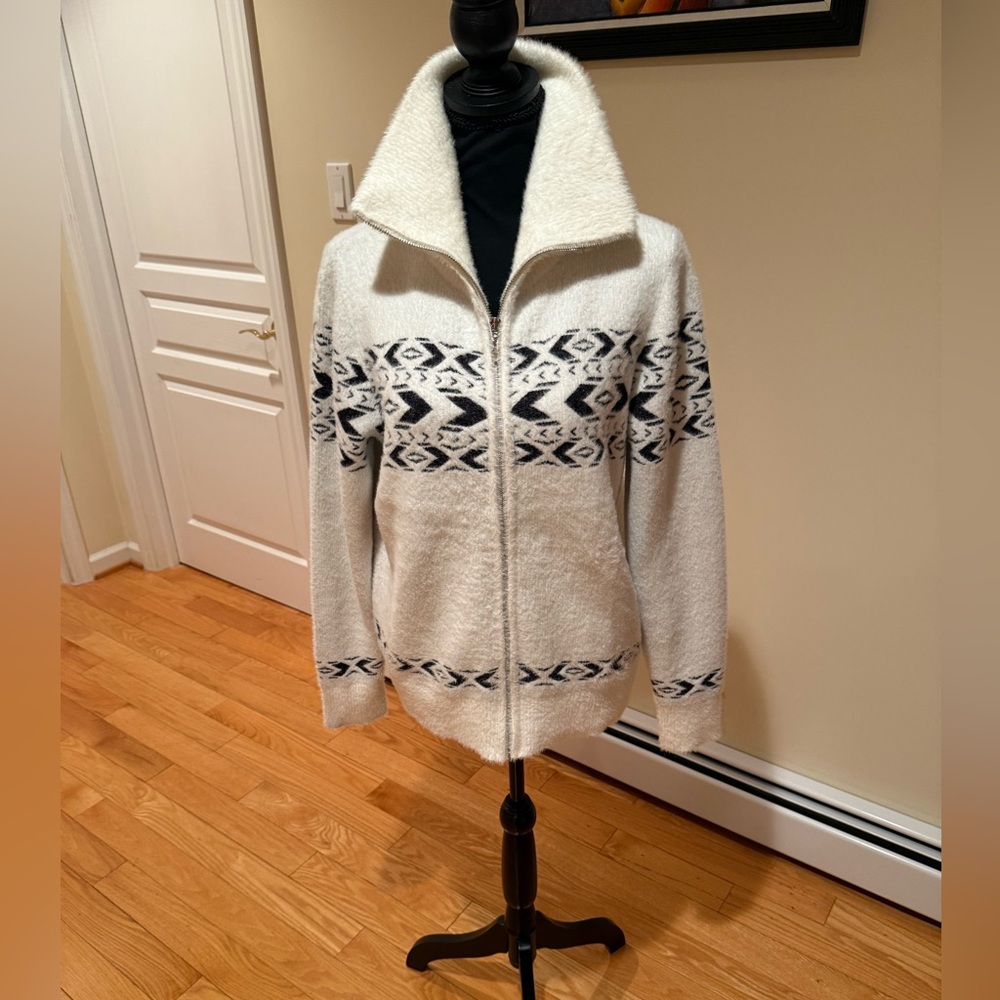 Belldini Cream and Black Teddy Jacket Warm Soft Stylish Ski Resort A Must ❤️